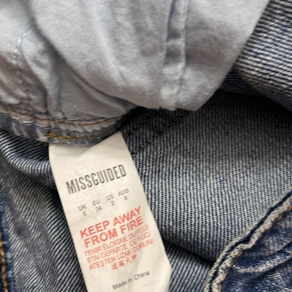 Missguided Riot High Rise Mom Jeans Mid Blue Distressed Ripped Size US 2 - Picture 5 of 7